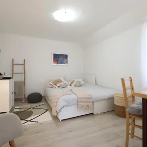  Apartment Mir Croatia